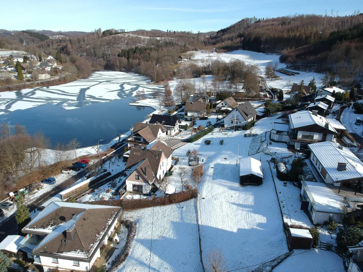 Seeblick-Ferienwohnung Im "Ferienhaus Agger-Blick" Mit Traumhafter Sonnen-Terrasse, Sauna, E-Kamin & Kajak Gummersbach Eksteriør bilde